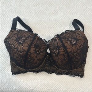 Black Lace Bra with Floral Pattern and Wide Straps
